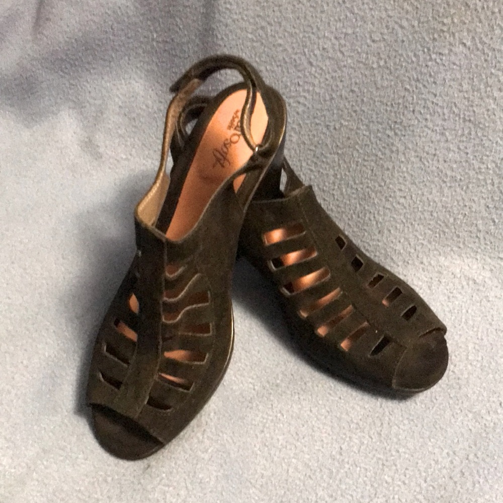 Black Suede Heels Sz 8.5M